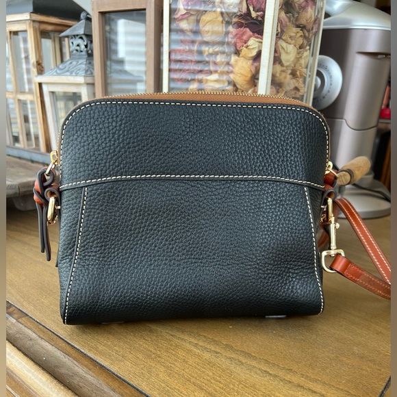 NWOT Dooney & Bourke Cameron Bag with Adjustable D&B Leather Shoulder Strap - Picture 4 of 11